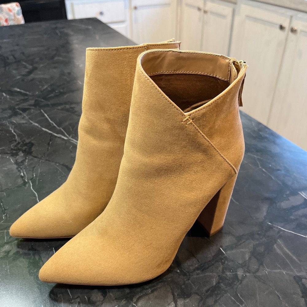 Nanamacs suede booties